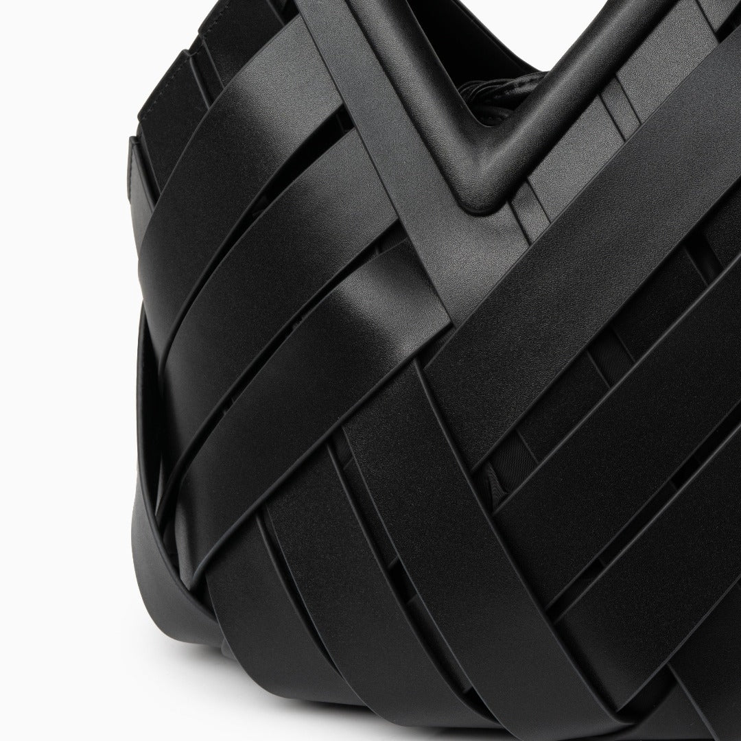 Well Tailored Bag with a Graceful Silhouette
