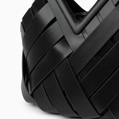 Well Tailored Bag with a Graceful Silhouette