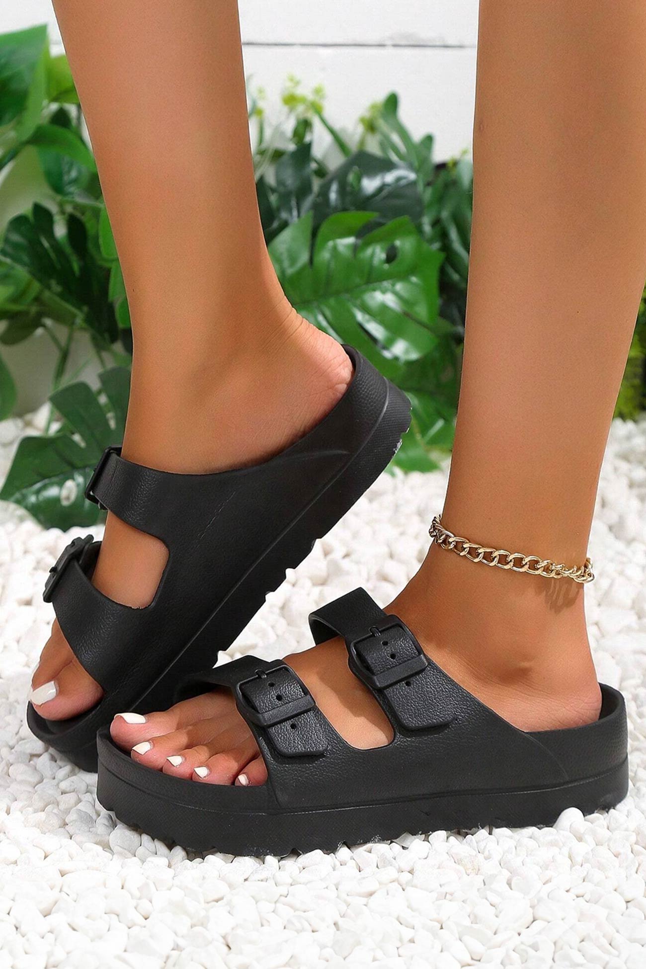 Beautifully Crafted Sandals in a Classic Style