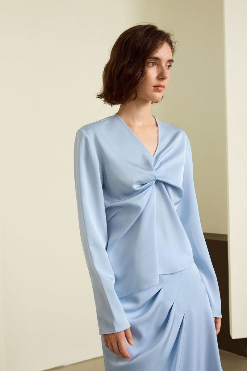 Effortlessly Elegant Blouse with a Timeless Design