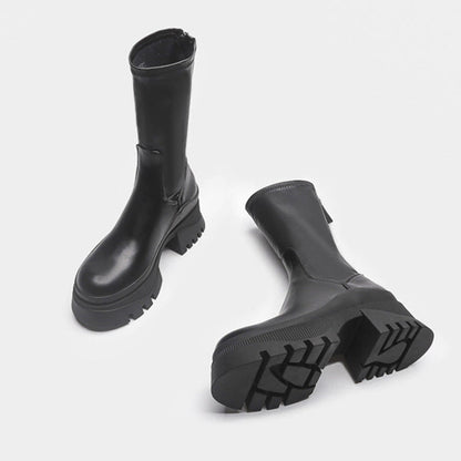 Effortlessly Elegant Boots with a Timeless Design