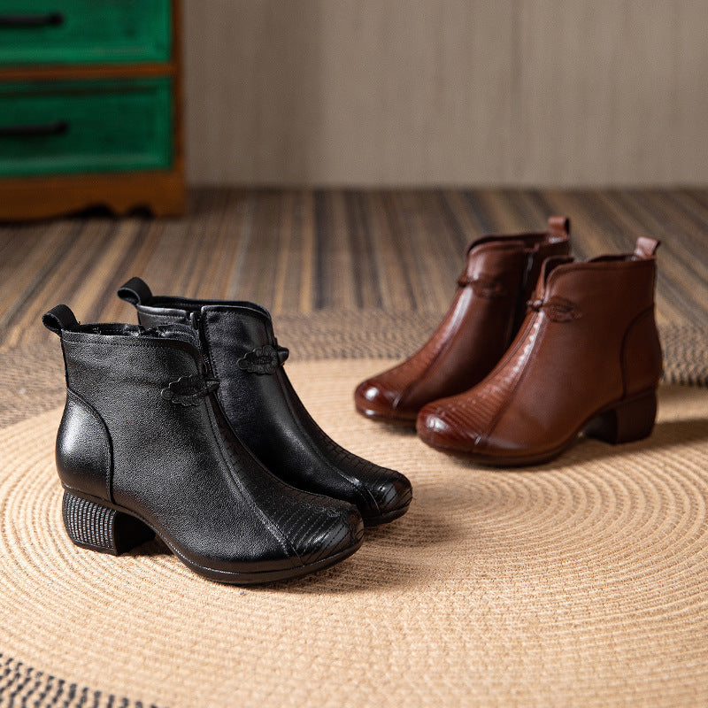 Effortlessly Elegant Boots with a Timeless Design