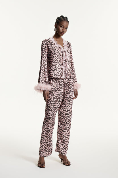 Classic Vintage Pants with a Flattering Fit