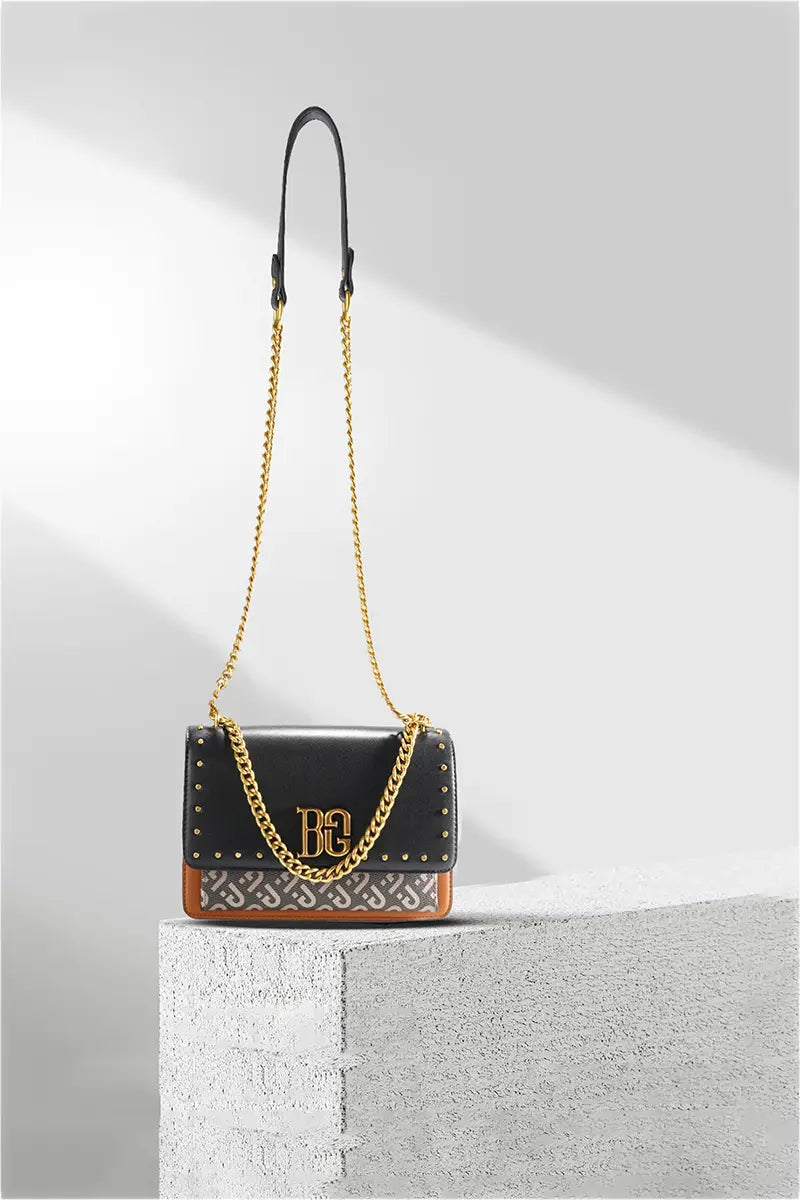 Sophisticated Bag with a Clean Classic Look