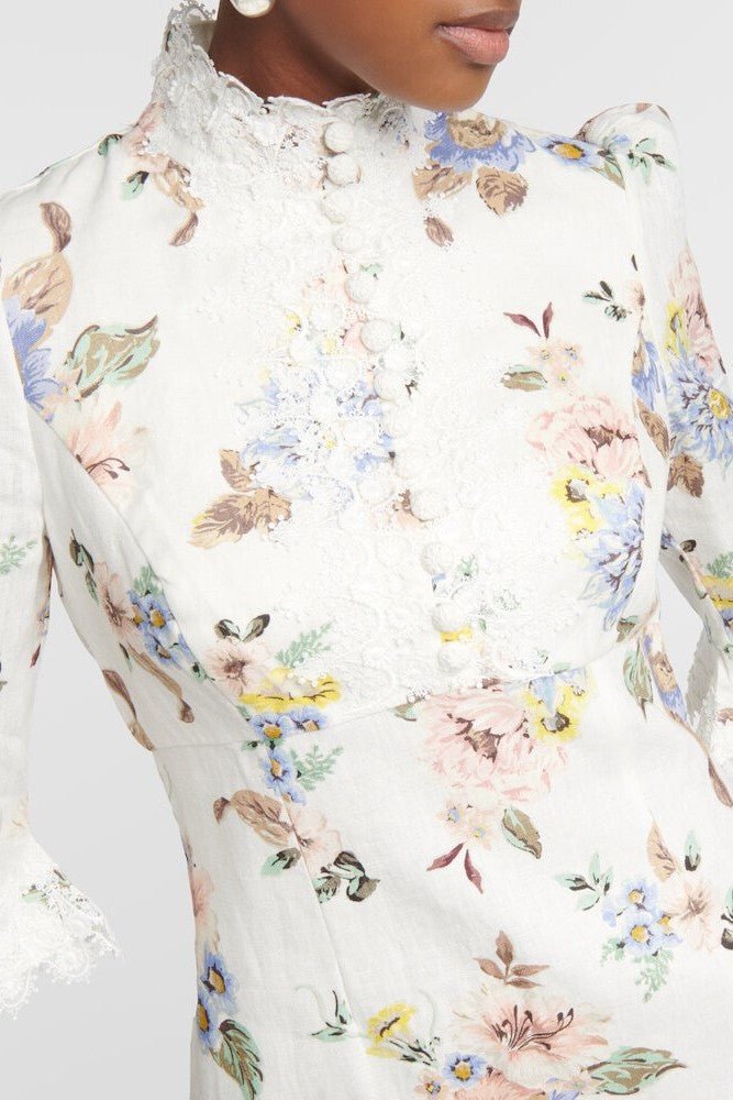 Classic Vintage Dress with a Flattering Fit