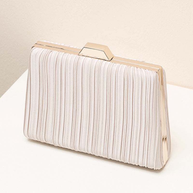 Effortlessly Elegant Bag with a Timeless Design