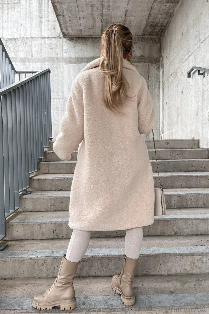 Beautifully Finished Coat in a Timeless Design
