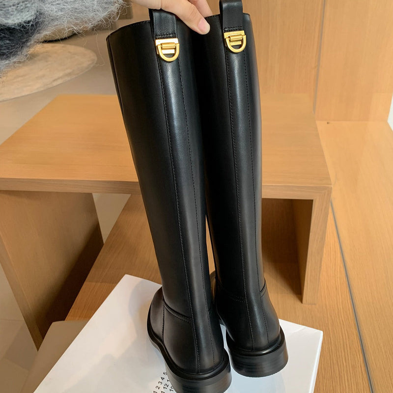 Polished Boots with an Effortless Classic Look