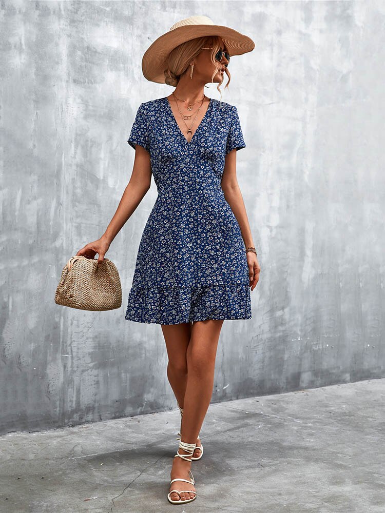 Beautifully Finished Dress in a Timeless Design