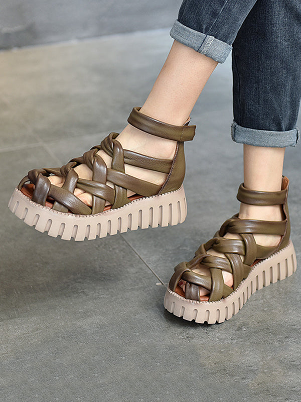 Effortlessly Elegant Sandals with a Timeless Design