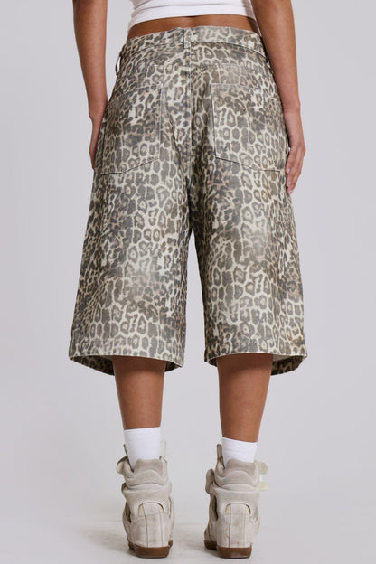 Effortlessly Elegant Garment with a Timeless Design
