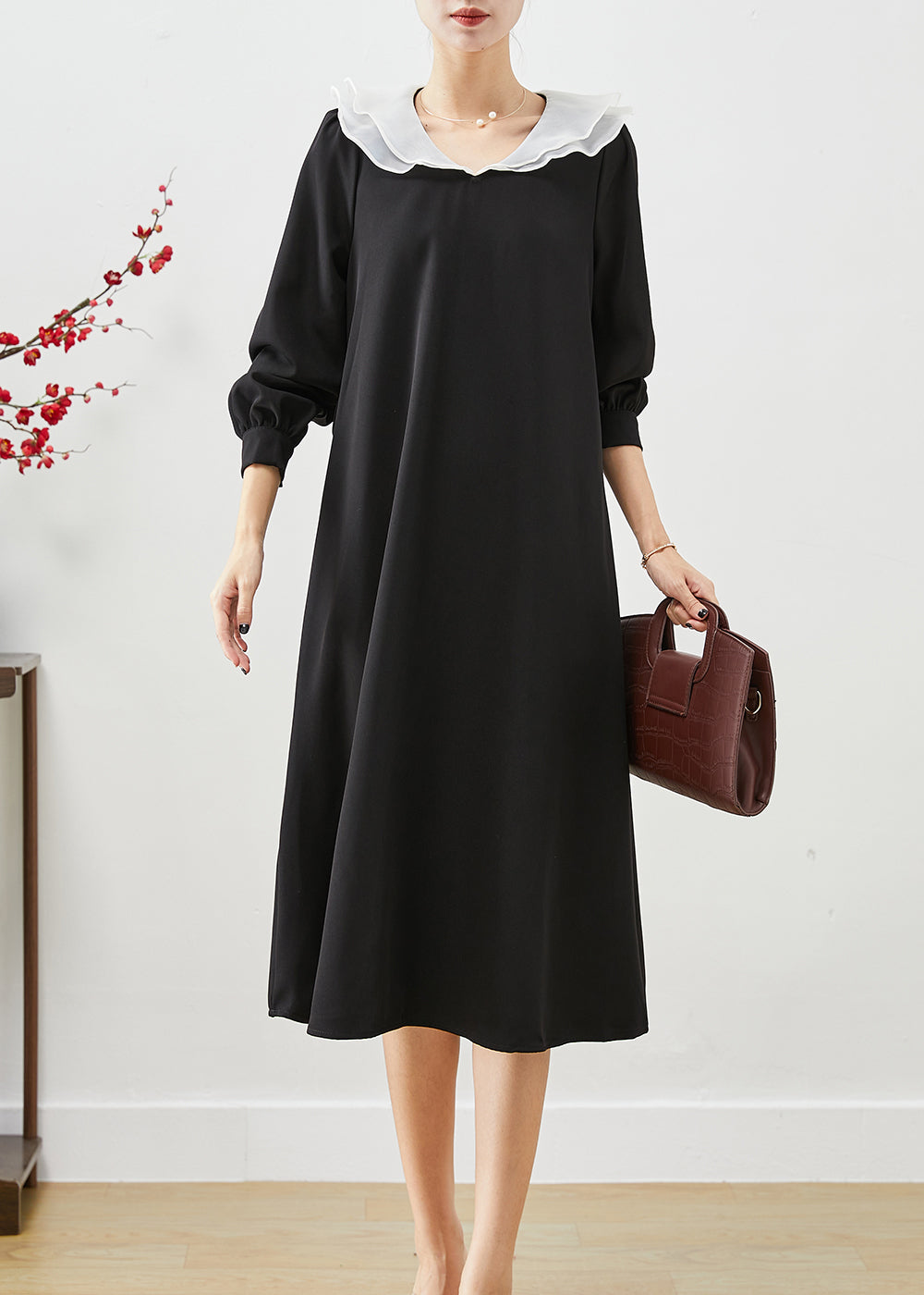Effortlessly Elegant Dress with a Timeless Design