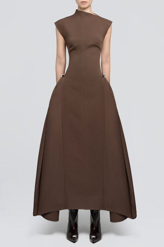 Well Tailored Dress with a Graceful Silhouette