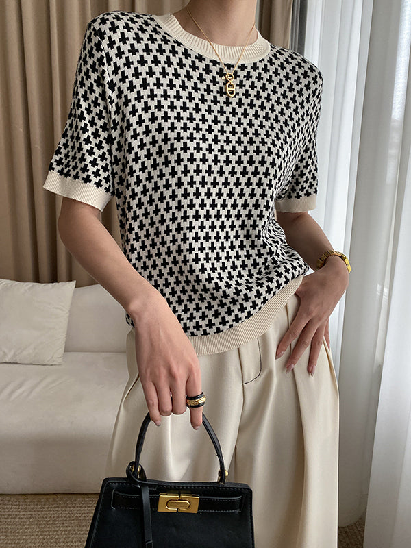 Effortlessly Elegant Sweater with a Timeless Design