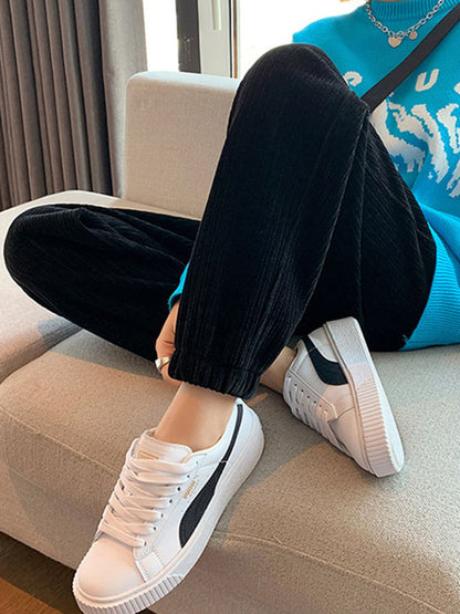 Well Tailored Trousers with a Graceful Silhouette