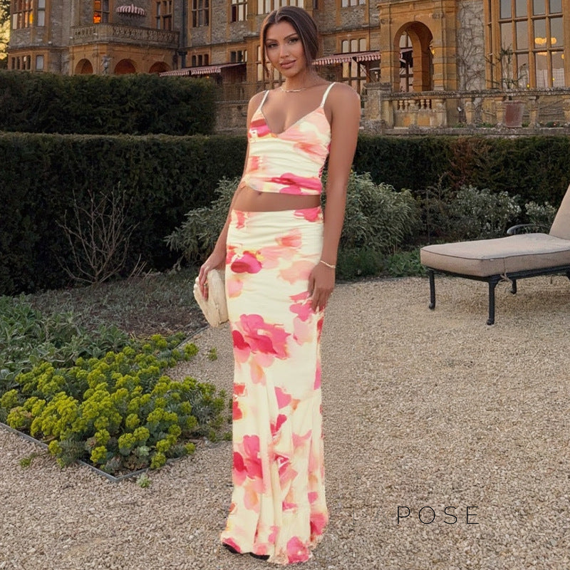 Effortlessly Elegant Garment with a Timeless Design