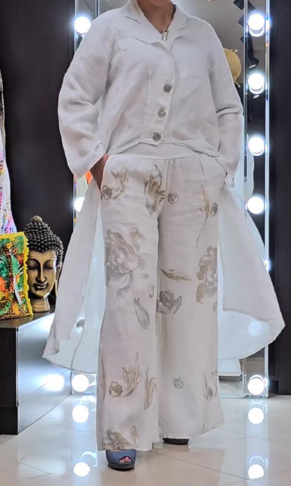 Well Tailored Blouse with a Graceful Silhouette