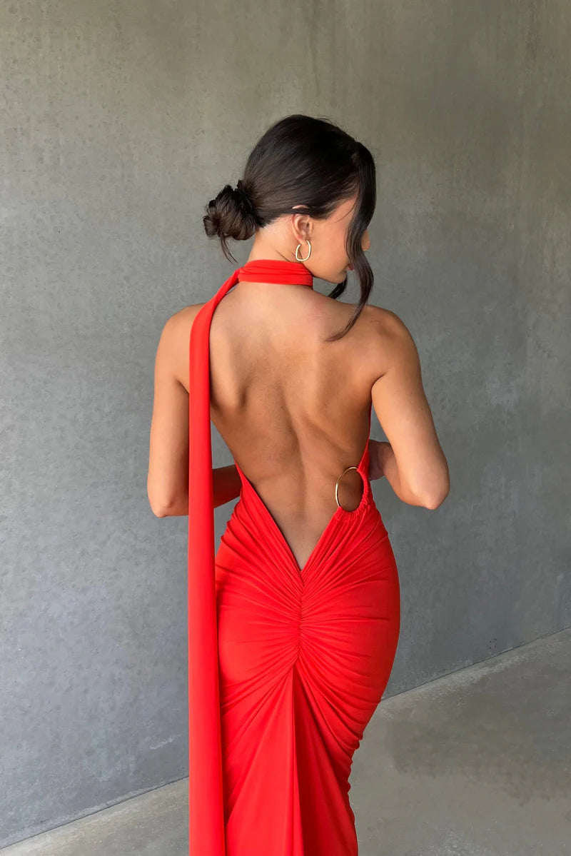 Well Tailored Garment with a Graceful Silhouette