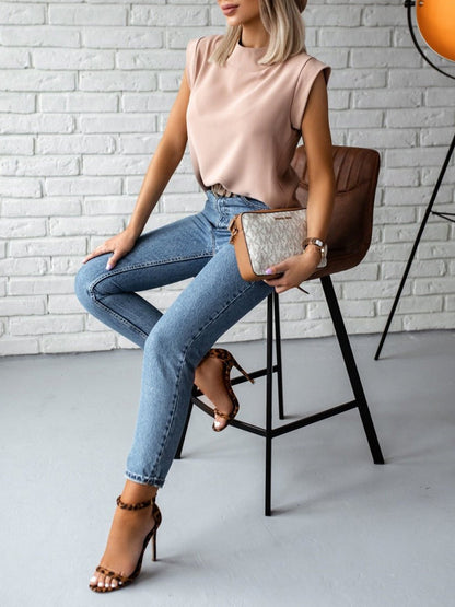Well Tailored Blouse with a Graceful Silhouette