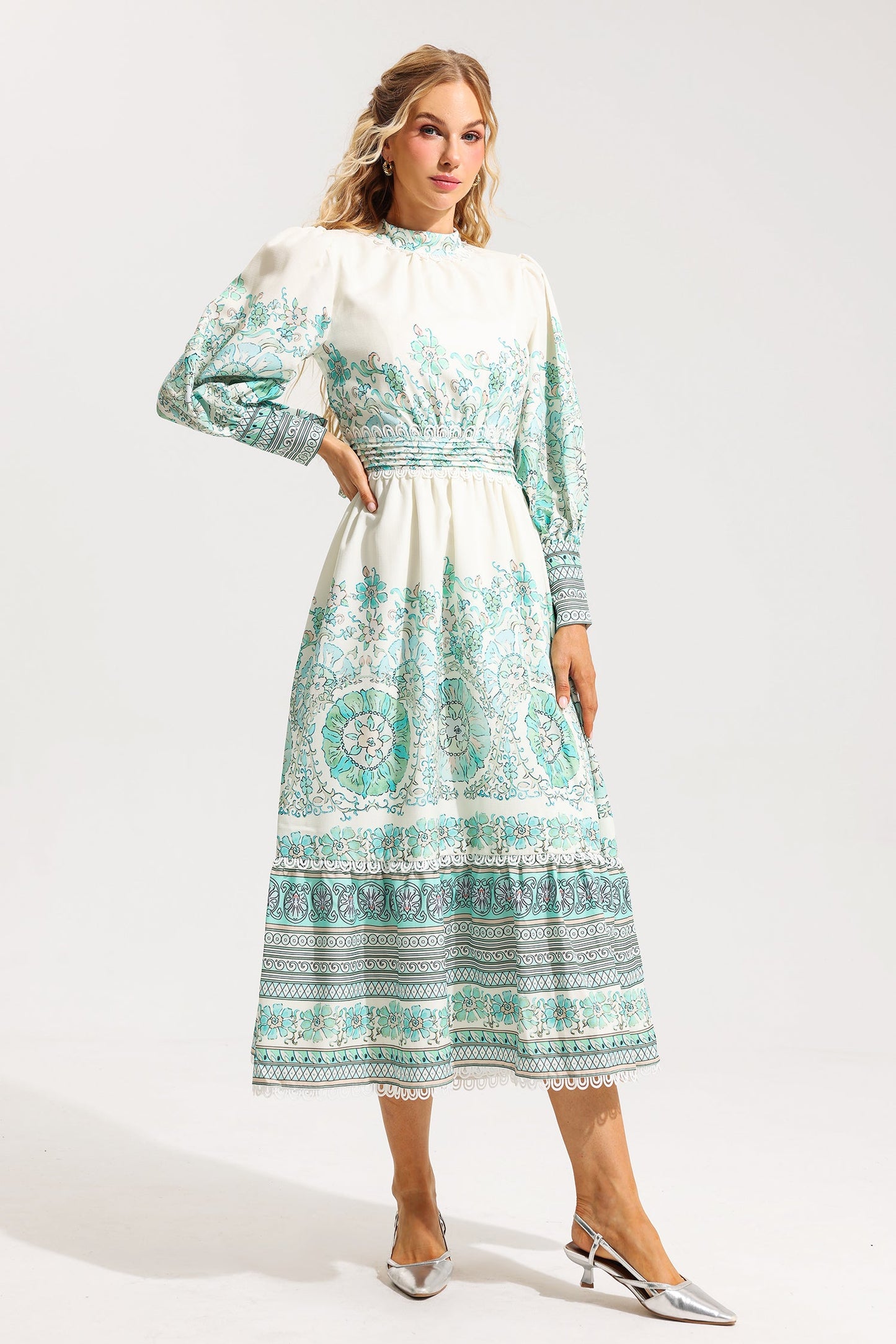 Well Tailored Dress with a Graceful Silhouette