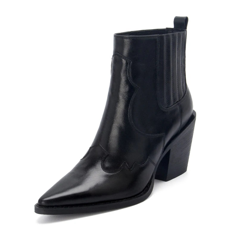 Beautifully Finished Boots in a Timeless Design