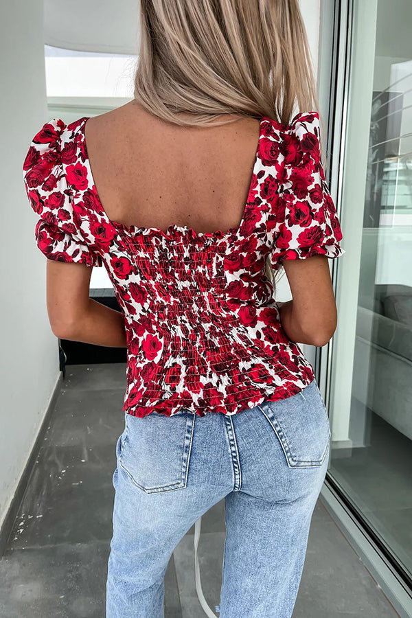 Well Tailored Top with a Graceful Silhouette