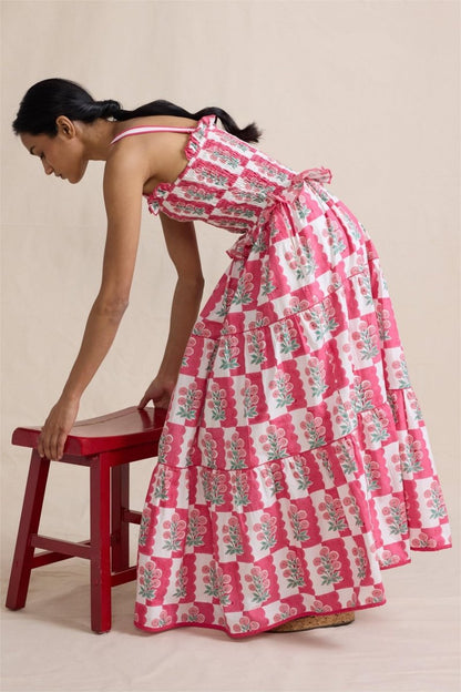 Beautifully Finished Dress in a Timeless Design