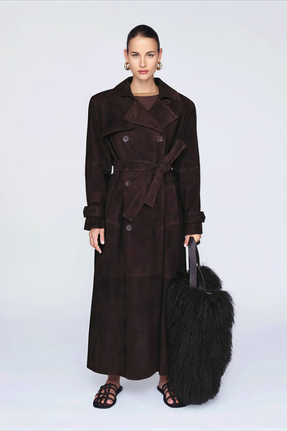 Well Tailored Coat with a Graceful Silhouette