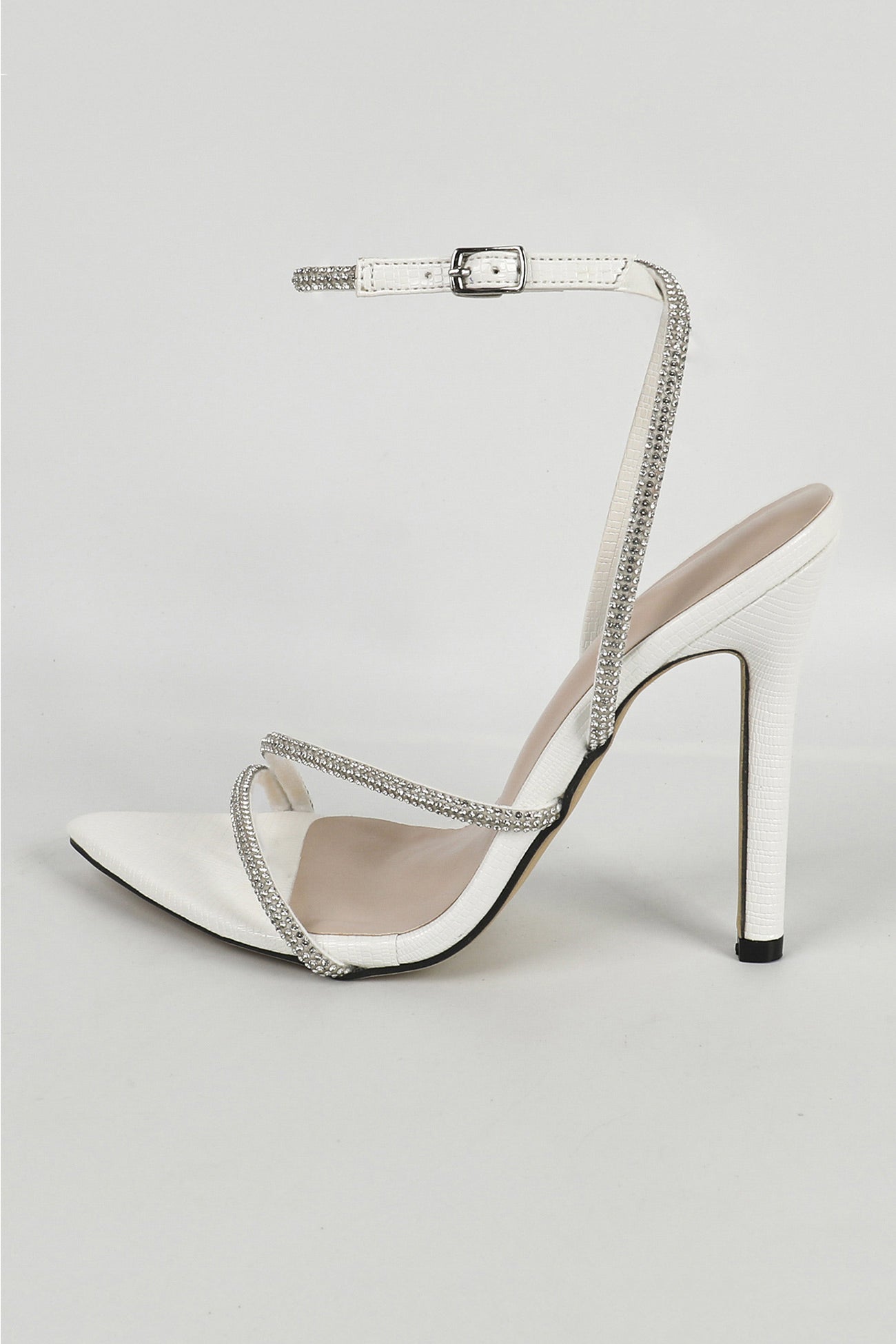Effortlessly Elegant Heels with a Timeless Design