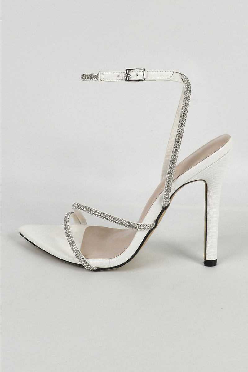 Effortlessly Elegant Heels with a Timeless Design