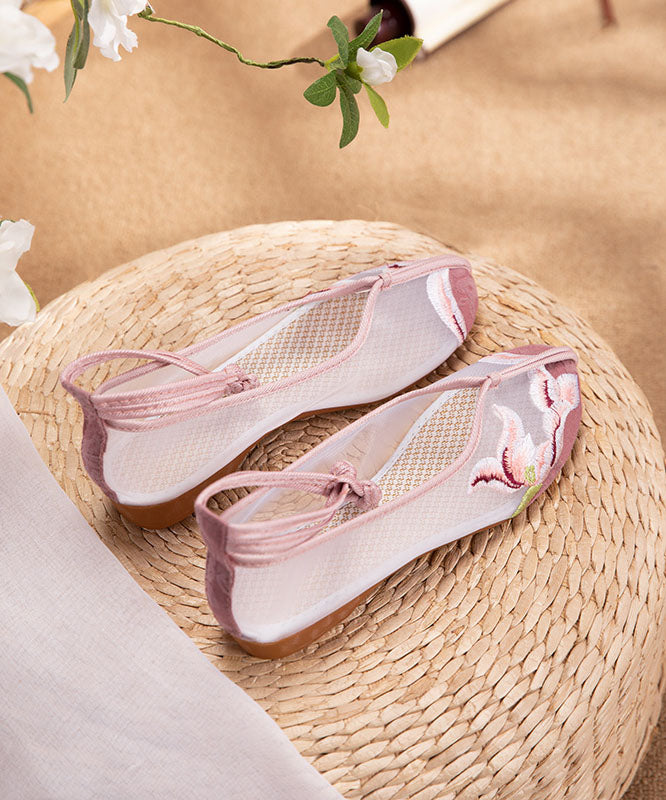 Well Tailored Sandals with a Graceful Silhouette