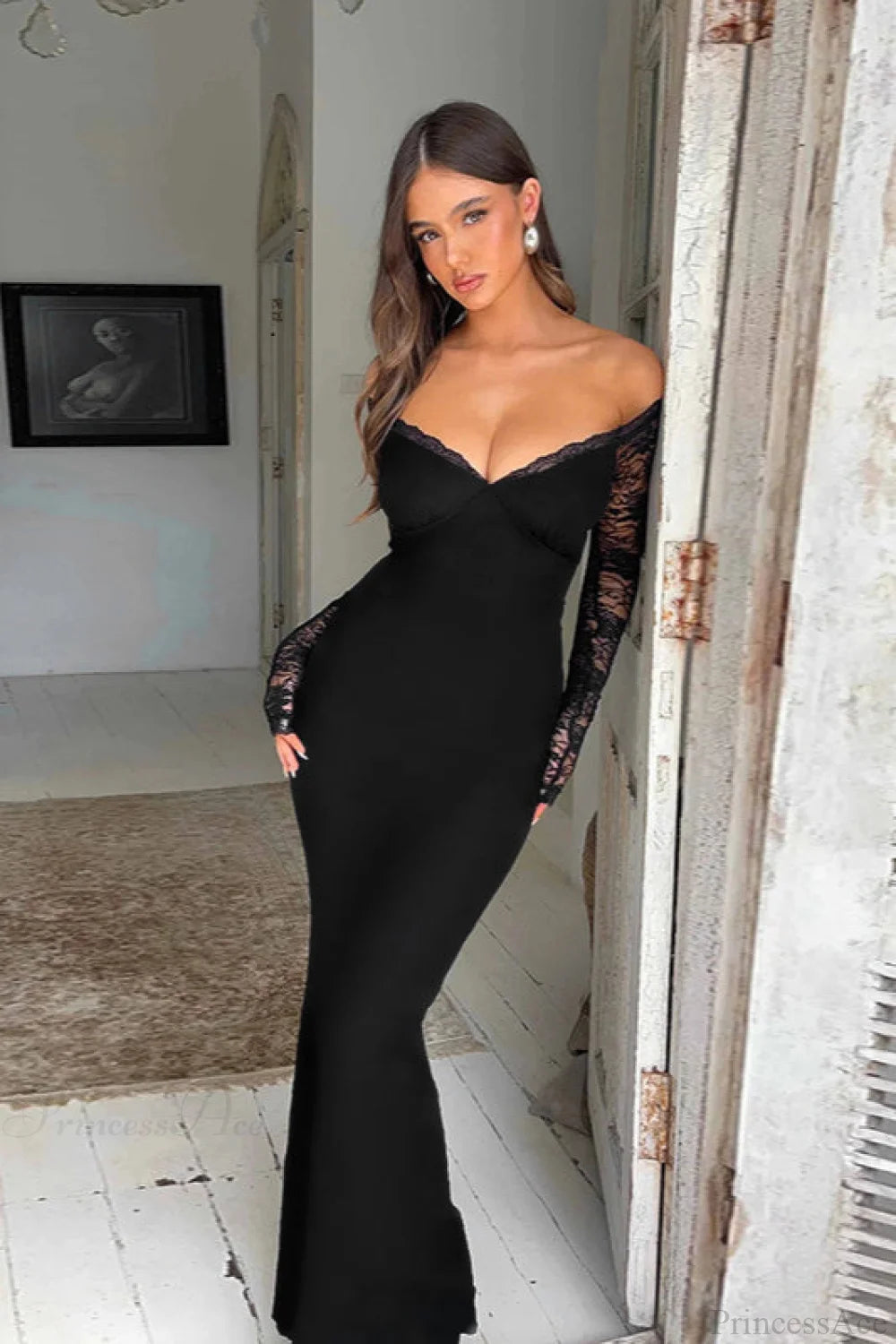 Well Tailored Dress with a Graceful Silhouette