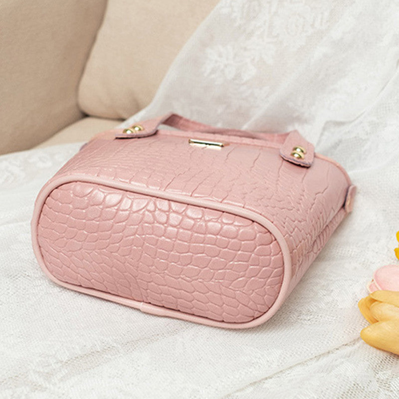 Gracefully Styled Bag for Any Occasion