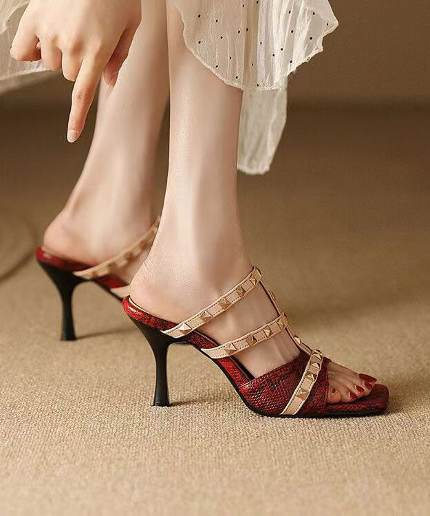 Effortlessly Elegant Sandals with a Timeless Design