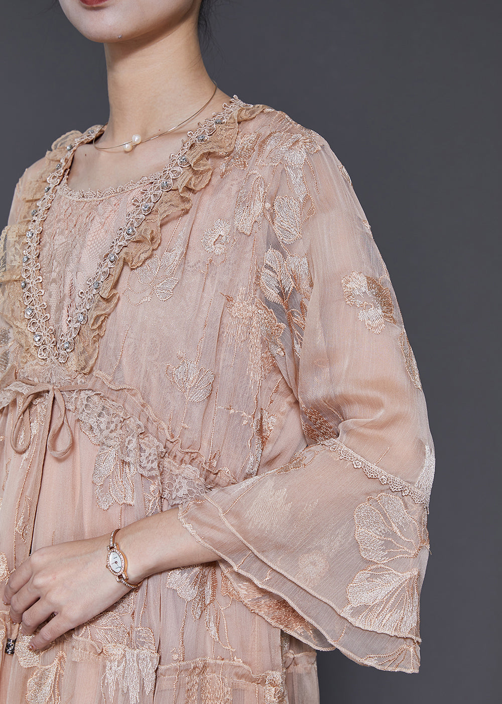 Effortlessly Elegant Dress with a Timeless Design