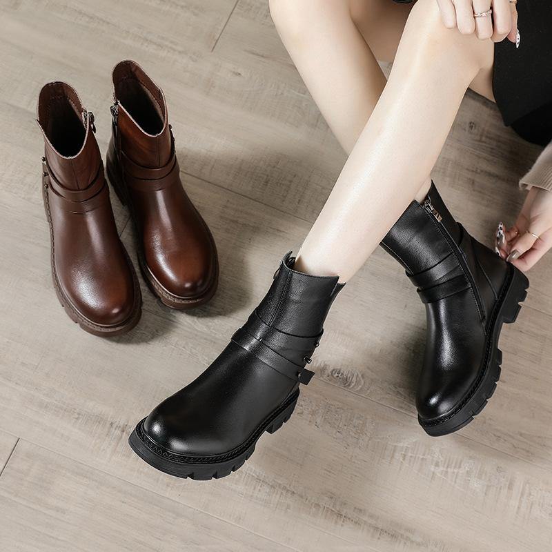 Well Tailored Boots with a Graceful Silhouette