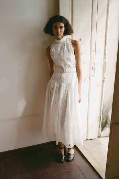 Classic Vintage Dress with a Flattering Fit
