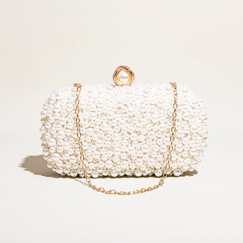 Well Tailored Bag with a Graceful Silhouette