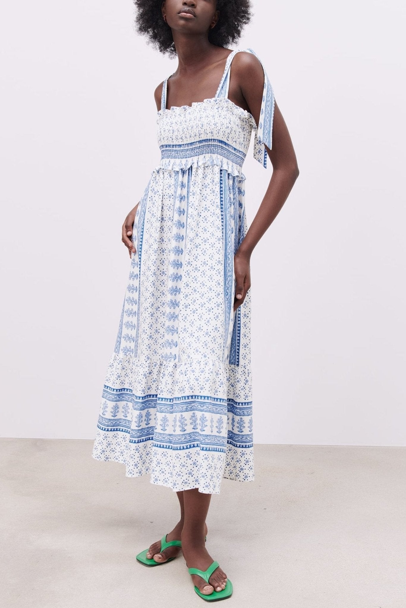 Gracefully Styled Dress for Any Occasion