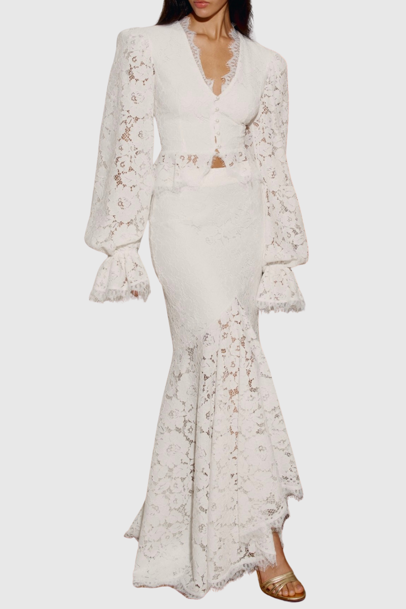 Beautifully Crafted Blouse in a Classic Style
