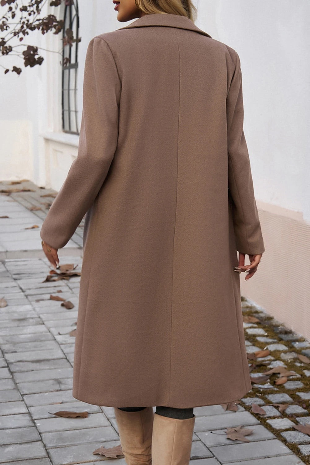 Well Tailored Coat with a Graceful Silhouette
