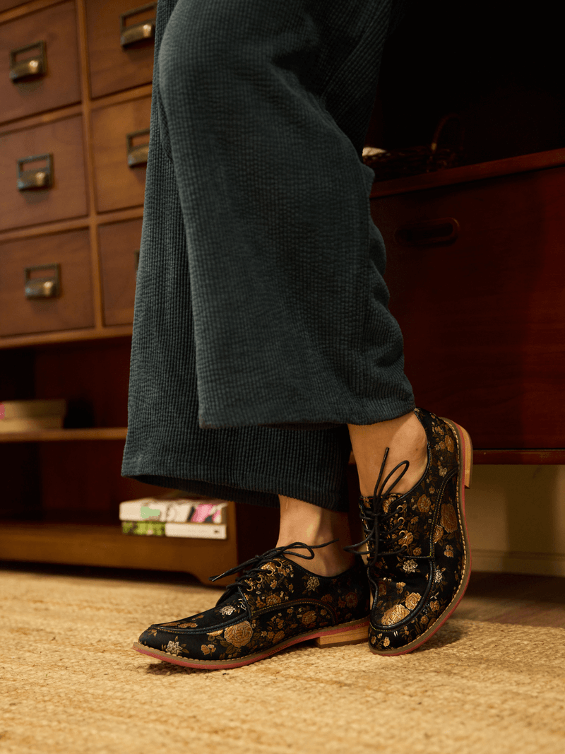 Effortlessly Elegant Garment with a Timeless Design