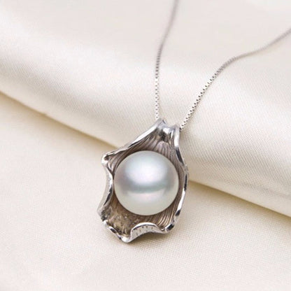 Beautifully Finished Garment in a Timeless Design