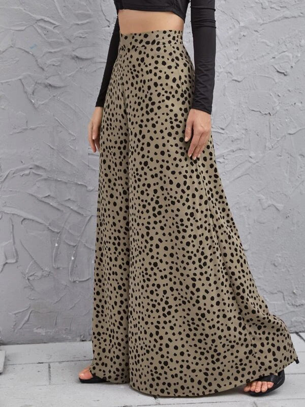 Effortlessly Elegant Pants with a Timeless Design