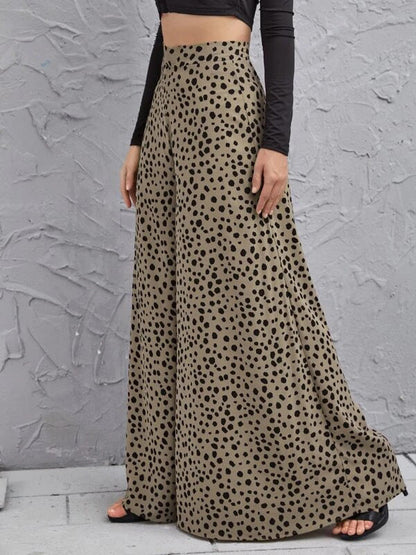 Effortlessly Elegant Pants with a Timeless Design