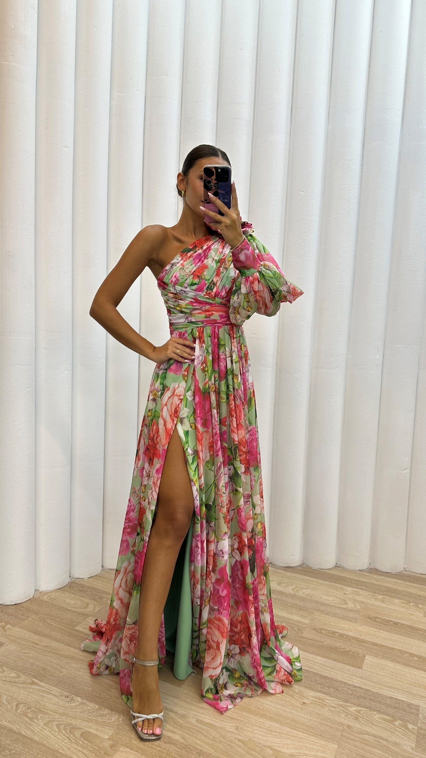 Effortlessly Elegant Garment with a Timeless Design