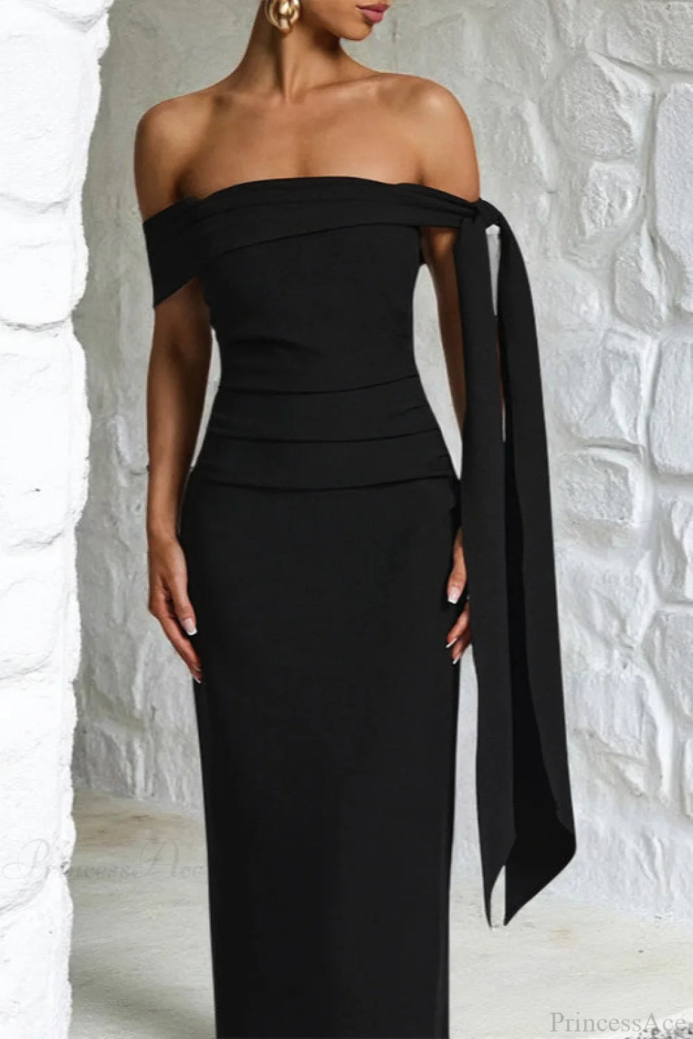 Well Tailored Dress with a Graceful Silhouette