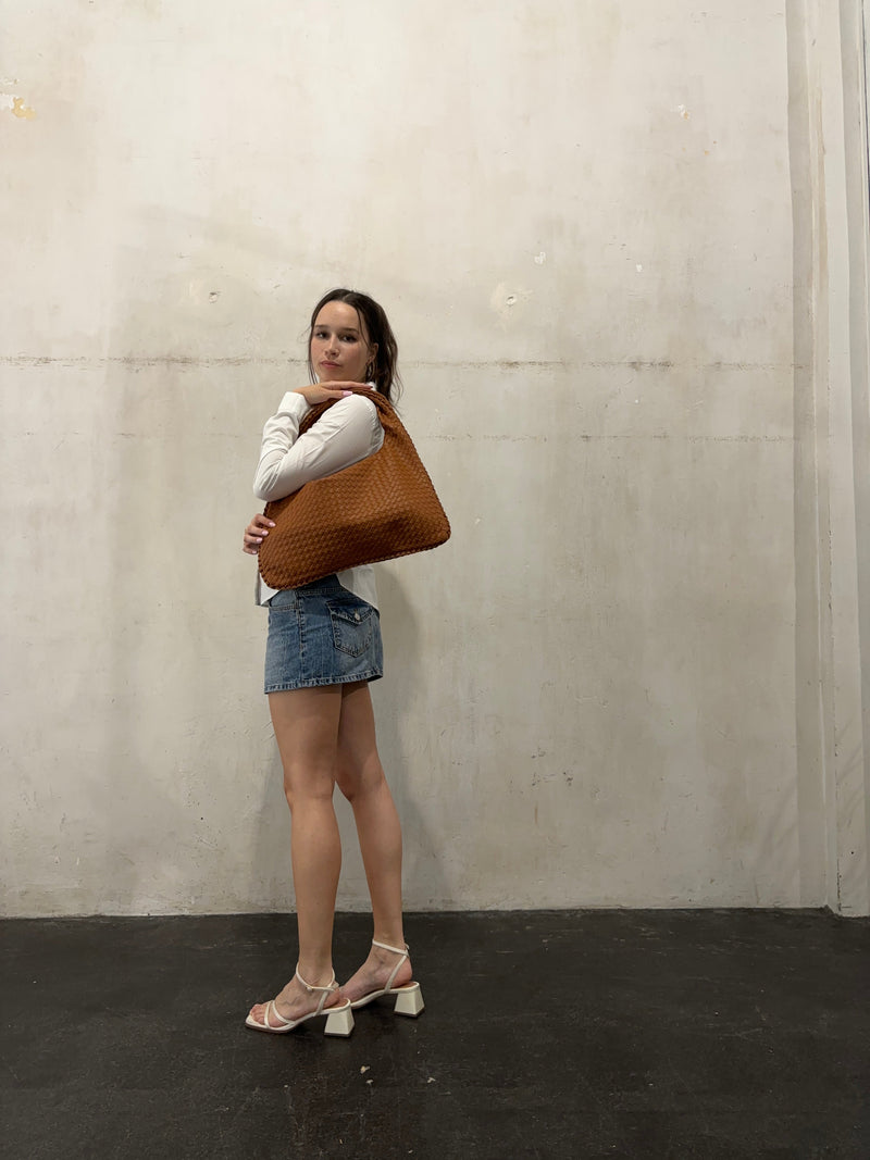 Gracefully Styled Bag for Any Occasion