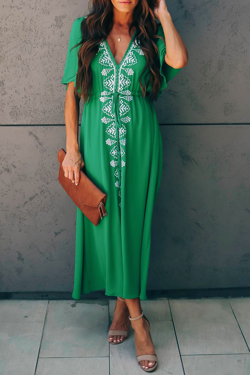 Well Tailored Dress with a Graceful Silhouette