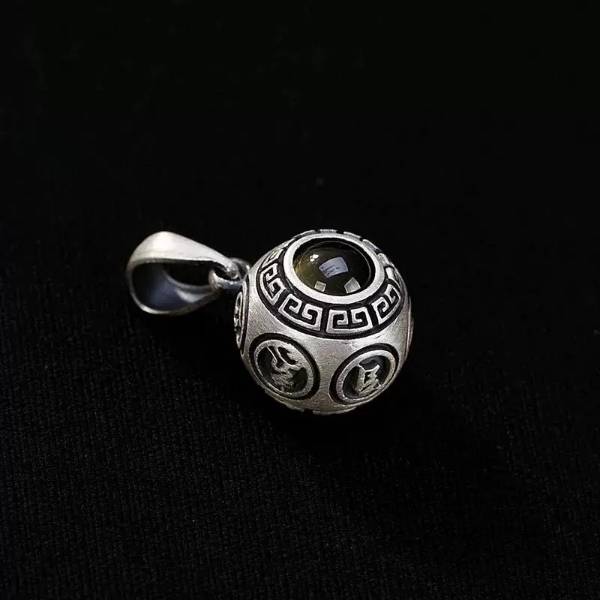 Beautifully Finished Garment in a Timeless Design